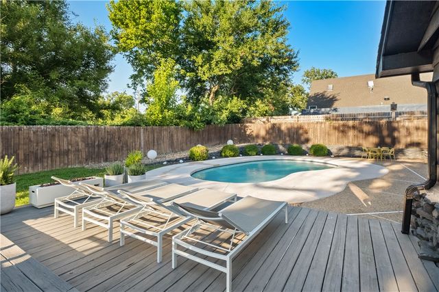 910 NW 8th Street, Bentonville, AR 72712