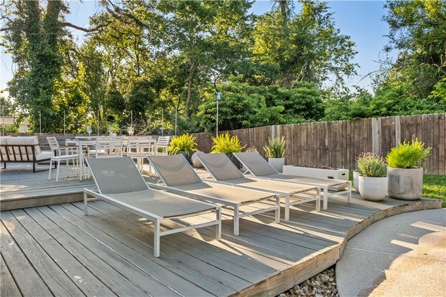 910 NW 8th Street, Bentonville, AR 72712