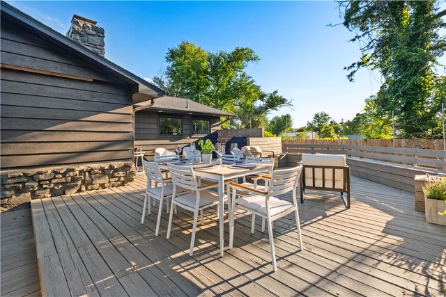 910 NW 8th Street, Bentonville, AR 72712