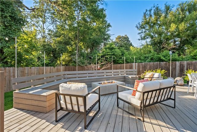 910 NW 8th Street, Bentonville, AR 72712