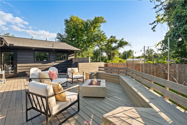 910 NW 8th Street, Bentonville, AR 72712