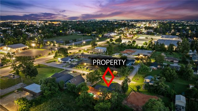 910 NW 8th Street, Bentonville, AR 72712