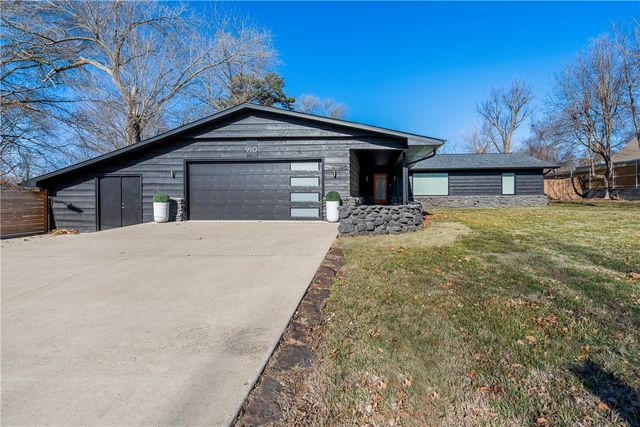 910 NW 8th Street, Bentonville, AR 72712