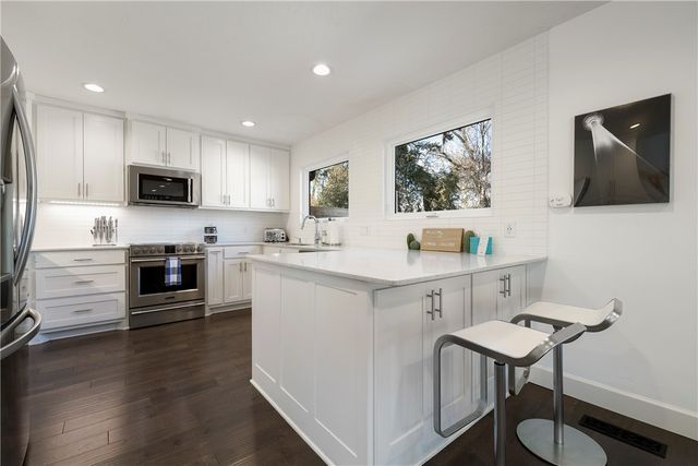 910 NW 8th Street, Bentonville, AR 72712
