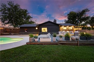 910 NW 8th Street, Bentonville, AR 72712