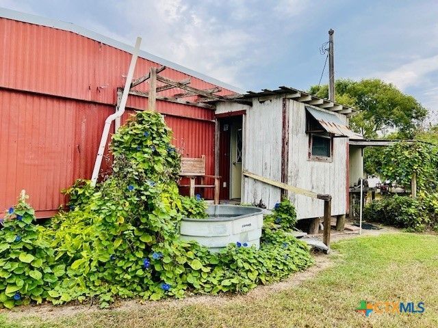 848 Margie Tewmey Road, Port Lavaca, TX 77979