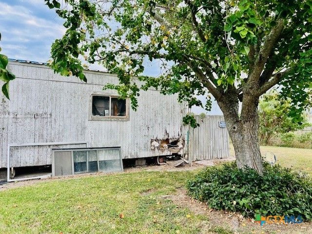 848 Margie Tewmey Road, Port Lavaca, TX 77979