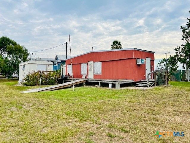 848 Margie Tewmey Road, Port Lavaca, TX 77979