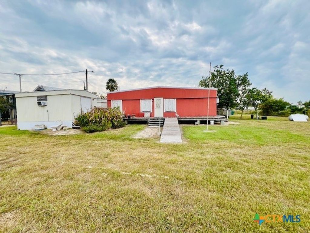 848 Margie Tewmey Road, Port Lavaca, TX 77979