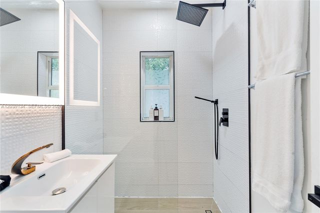 8270 NE 1st Place 3, Miami, FL 33138