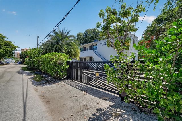 8270 NE 1st Place 3, Miami, FL 33138