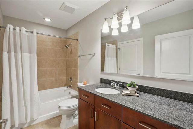 44 Peachtree Place NW 1429, Atlanta, GA 30309