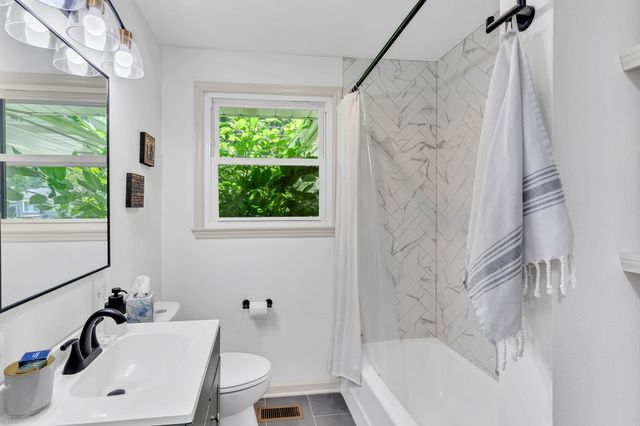 457 Ewing Ln, Nashville, TN 37207