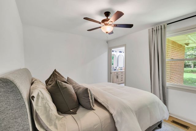 457 Ewing Ln, Nashville, TN 37207