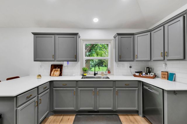 457 Ewing Ln, Nashville, TN 37207