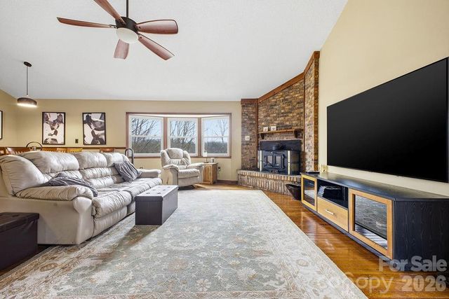 93 Hidden Falls Drive, Asheville, NC 28804