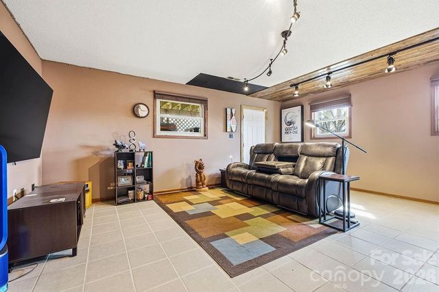 93 Hidden Falls Drive, Asheville, NC 28804