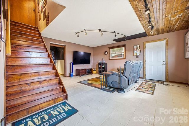 93 Hidden Falls Drive, Asheville, NC 28804