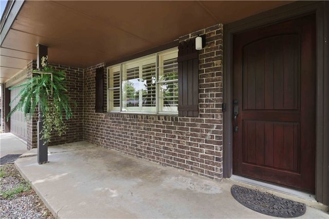 1908 Robyn Road, Springdale, AR 72762