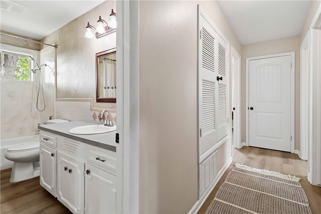 1908 Robyn Road, Springdale, AR 72762