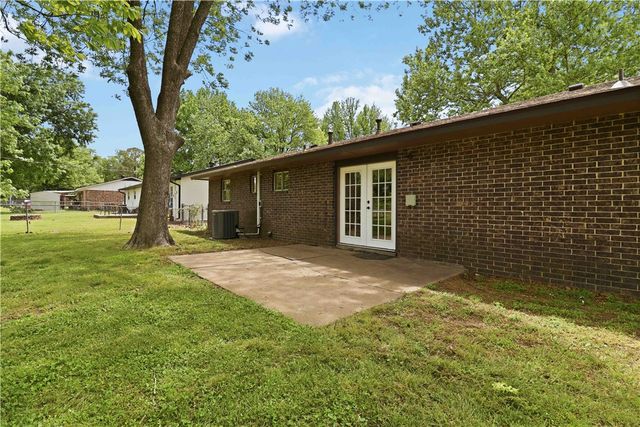 1908 Robyn Road, Springdale, AR 72762
