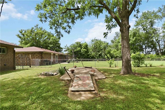 1908 Robyn Road, Springdale, AR 72762