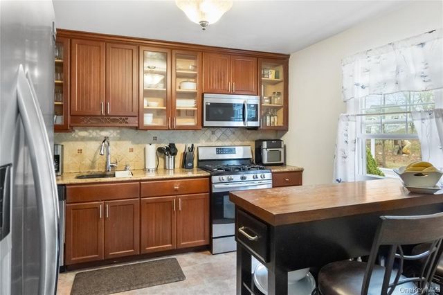 13 Newbury Street, Monroe, NY 10950