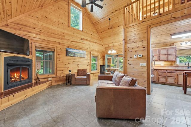 1026 High Top Mountain Road, Whittier, NC 28789