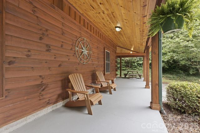 1026 High Top Mountain Road, Whittier, NC 28789