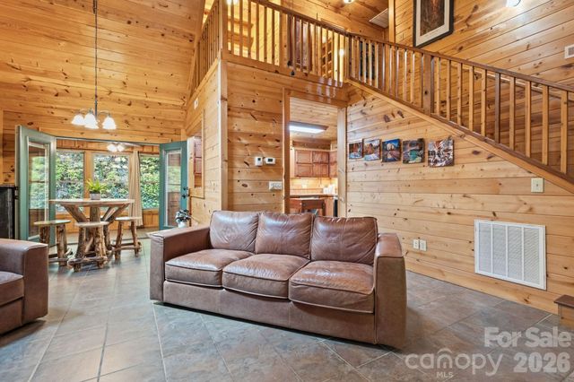1026 High Top Mountain Road, Whittier, NC 28789