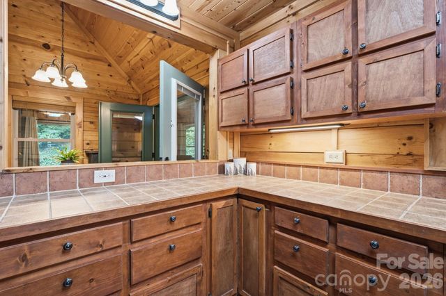 1026 High Top Mountain Road, Whittier, NC 28789