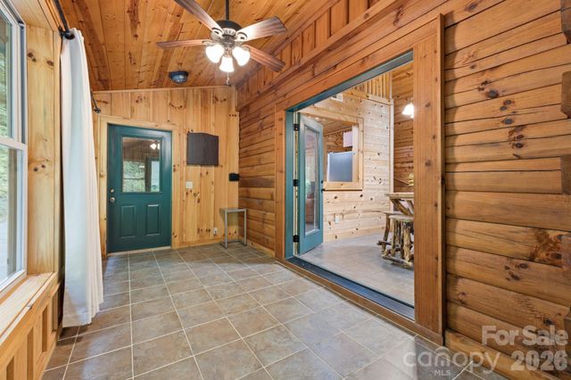1026 High Top Mountain Road, Whittier, NC 28789