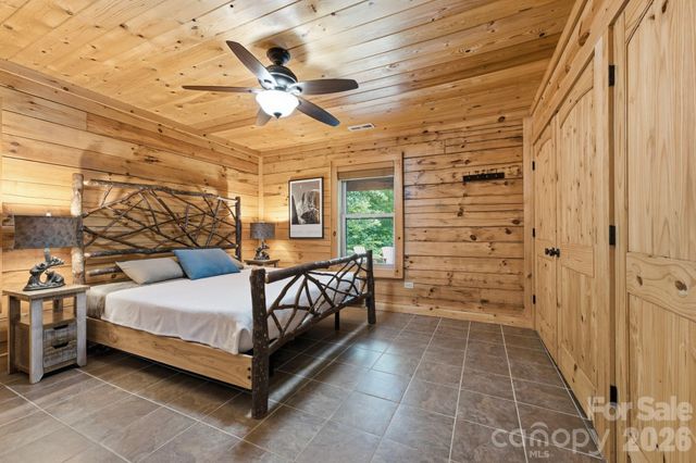 1026 High Top Mountain Road, Whittier, NC 28789