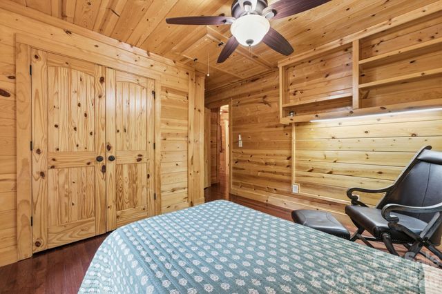 1026 High Top Mountain Road, Whittier, NC 28789