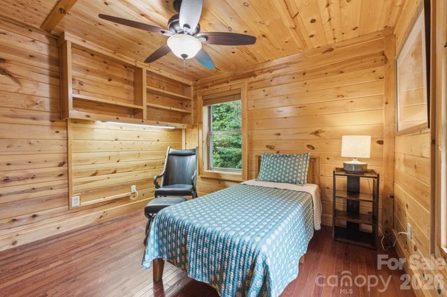 1026 High Top Mountain Road, Whittier, NC 28789