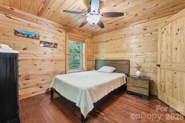1026 High Top Mountain Road, Whittier, NC 28789