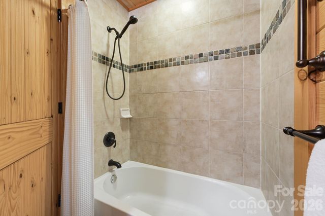 1026 High Top Mountain Road, Whittier, NC 28789