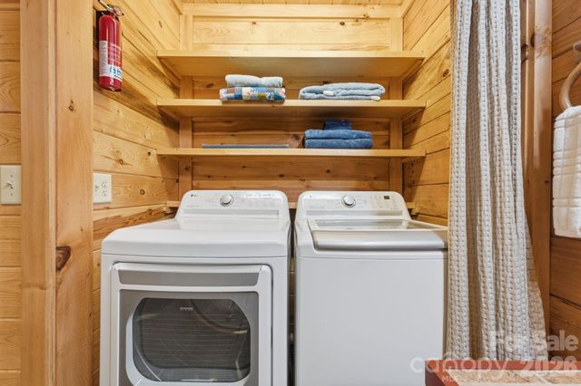 1026 High Top Mountain Road, Whittier, NC 28789