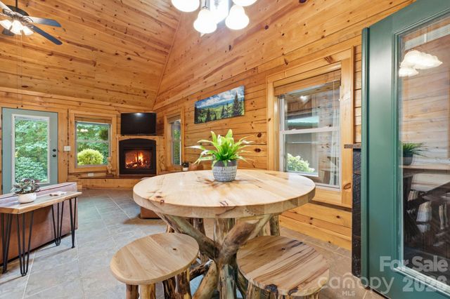 1026 High Top Mountain Road, Whittier, NC 28789