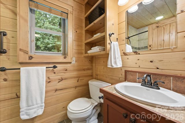 1026 High Top Mountain Road, Whittier, NC 28789