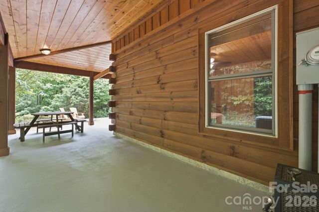 1026 High Top Mountain Road, Whittier, NC 28789