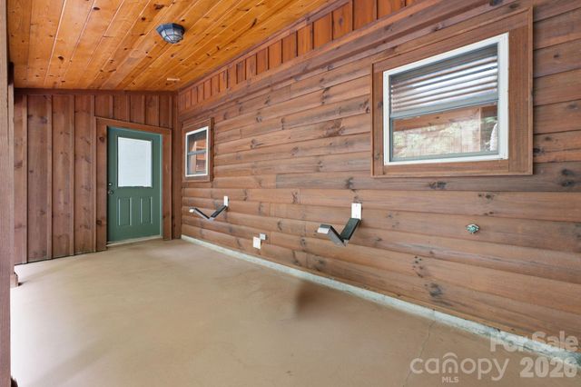 1026 High Top Mountain Road, Whittier, NC 28789