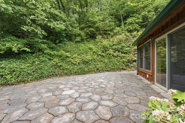 1026 High Top Mountain Road, Whittier, NC 28789