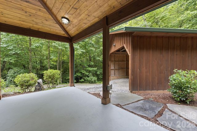 1026 High Top Mountain Road, Whittier, NC 28789