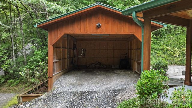 1026 High Top Mountain Road, Whittier, NC 28789