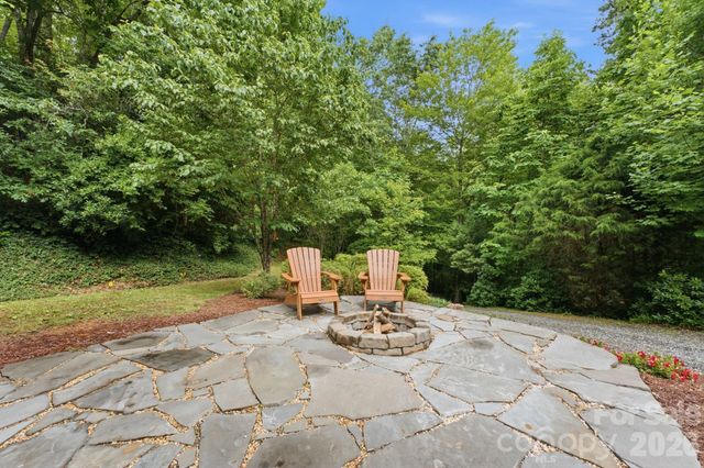 1026 High Top Mountain Road, Whittier, NC 28789