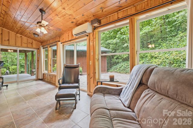 1026 High Top Mountain Road, Whittier, NC 28789