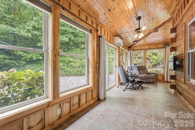 1026 High Top Mountain Road, Whittier, NC 28789