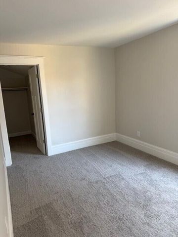 54 Massachusetts Street, Highland Park, MI 48203
