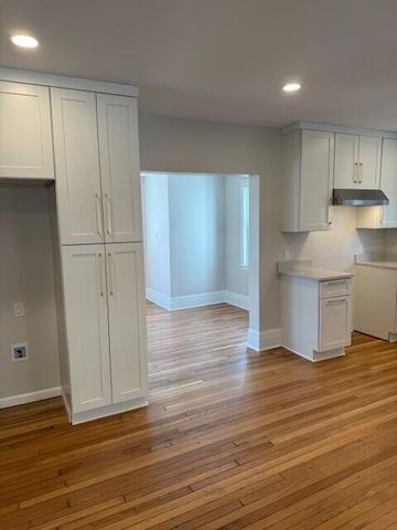 54 Massachusetts Street, Highland Park, MI 48203